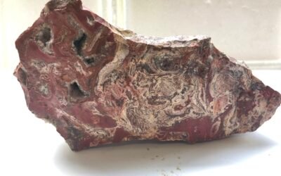 ROUGH KNAPPED STONE